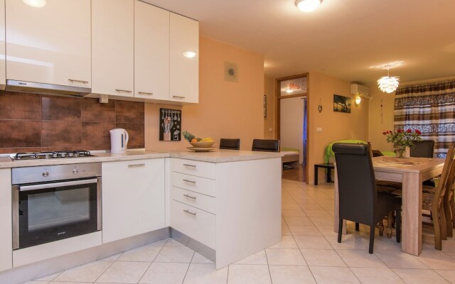 Comfortable Apartment in Zadar With TV