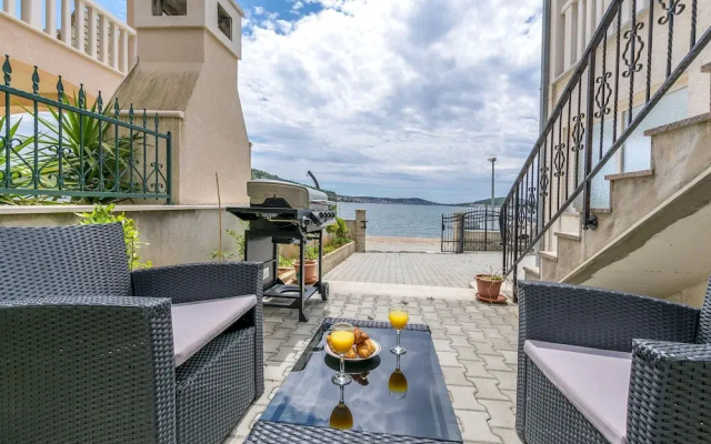 Apartments Villa J i M by the sea