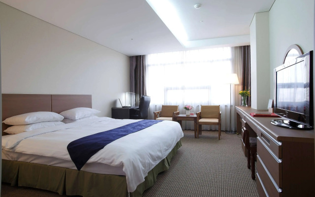 Ramada by Wyndham Dongtan Hotel