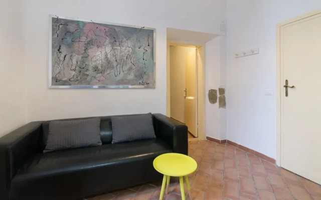 Rosa- Apartment with Terrace in Piazza Strozzi, Duomo