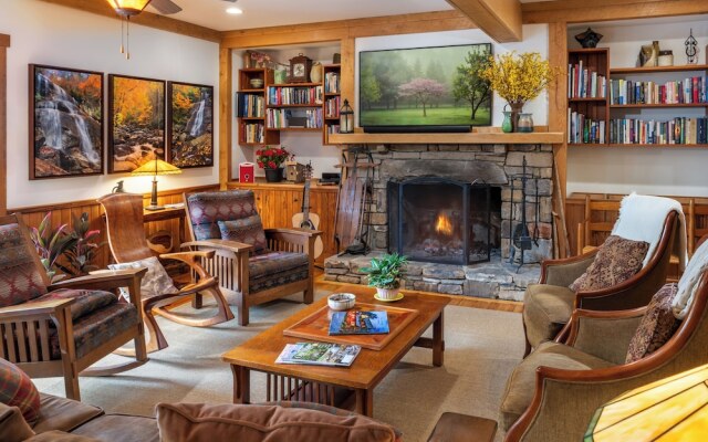 Bent Creek Lodge Bed & Breakfast