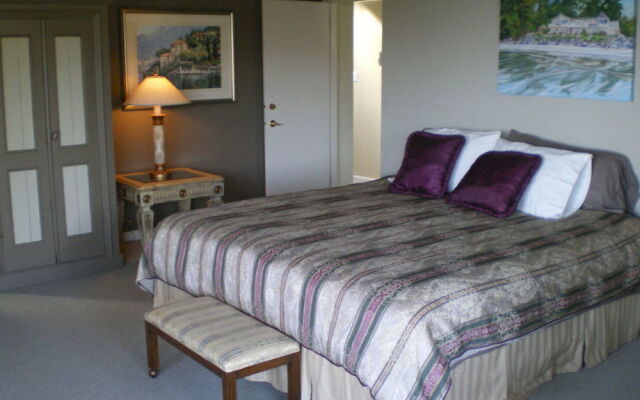 The Lodge at Weir's Beach