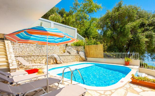 Villa Thalassa Large Private Pool Walk to Beach Sea Views A C Wifi Car Not Required - 920