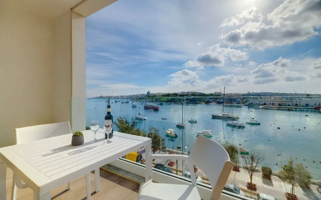 Superlative Apartment With Valletta and Harbour Views