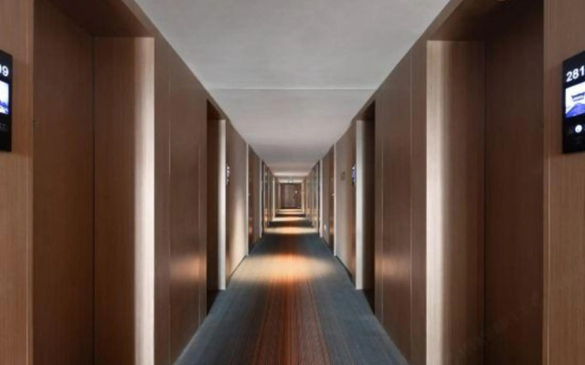 Hampton by Hilton Zhumadian Sports Center
