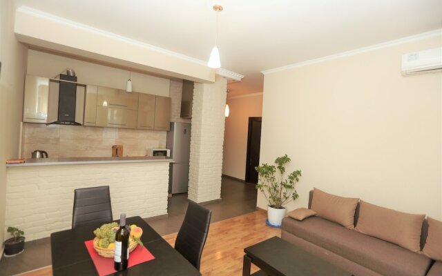 Two BR apt for family travelers