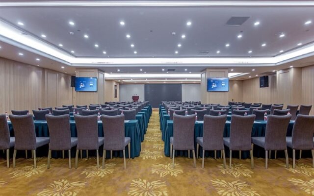 Vienna International Hotel (Huanggang Normal College Ruitian Plaza)