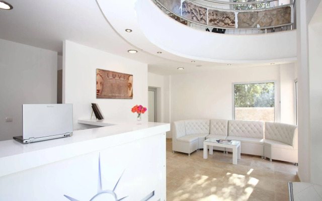 Costa Luvi Hotel