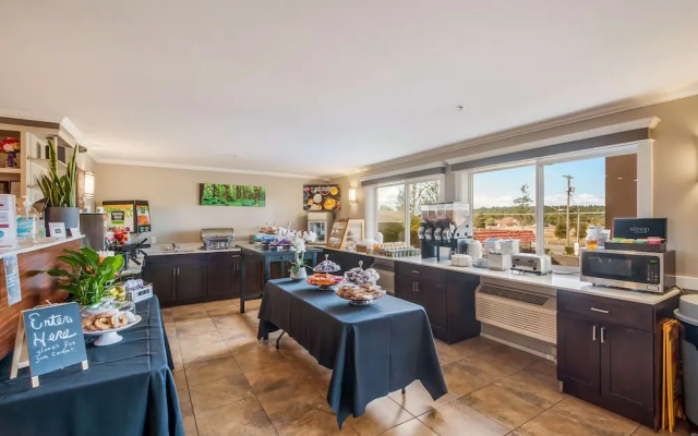 Days Inn and Suites Sequim