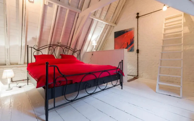 Romantic 16Th Century Workers House