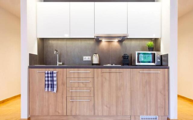 TONI'S Bright and Green Home in City Centre
