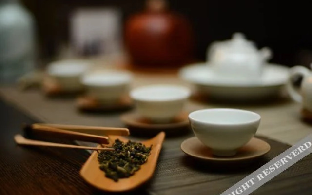 Qushui Lanting Holiday Hotel