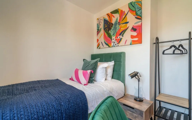 Newly Renovated 2-Bed Home in Newport