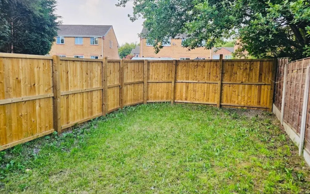 Stylish 3 Bed Home Parking City centre