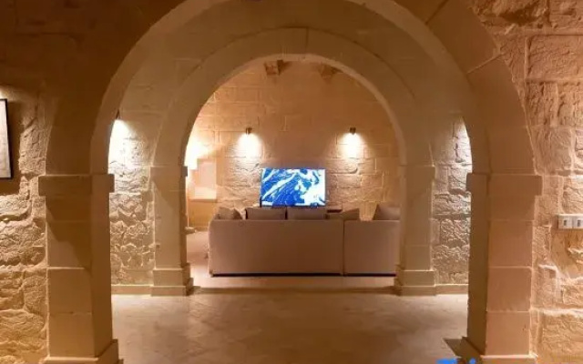 OneFifty - 4 bedrooms (sleeps 8+2 kids) Xaghra village