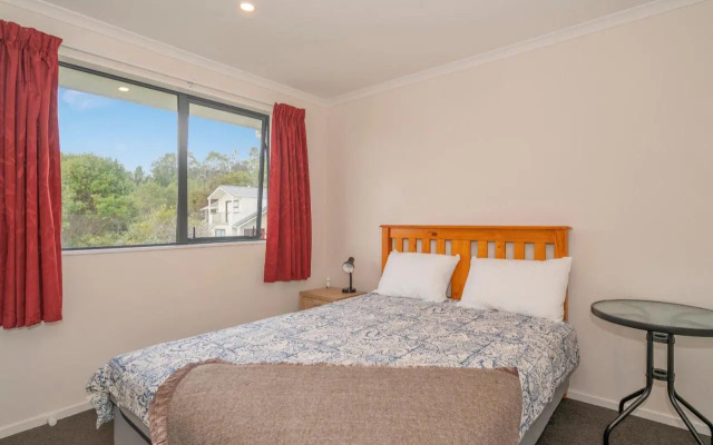 Manuka Lodge - Tairua Holiday Home