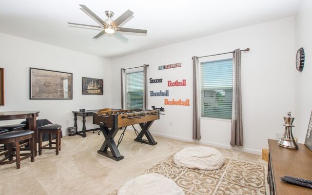 3910 Oakville Avenue