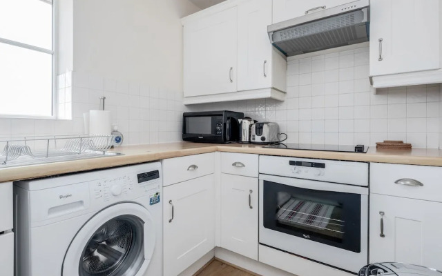 Captivating 3-bed Apartment in Grays