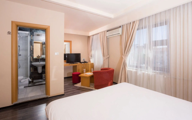 Hotel Lirak