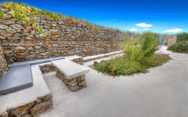 Stone Villa II in Petres