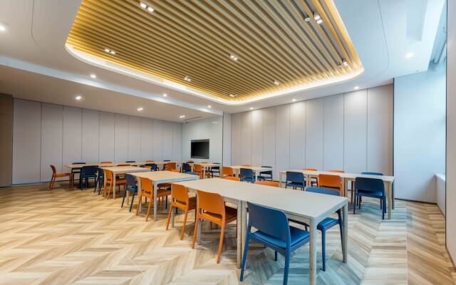 Holiday Inn Express Jiangmen East Station by IHG
