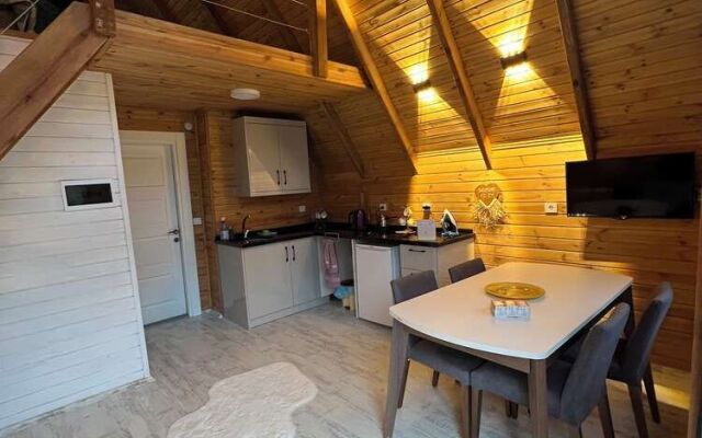 Hidden Garden Bungalow