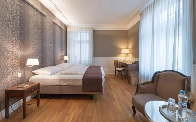 Blue City Hotel