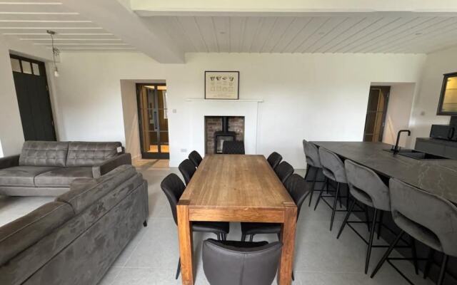 Captivating 5-bed Apartment Near Sion Mills