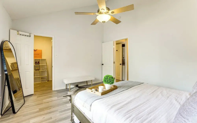 6 Mi to Mercer Botanic Gardens, Sleek Unit w/ Pool