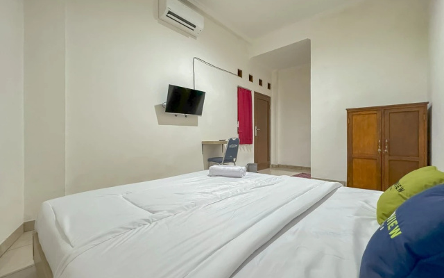 Urbanview Hotel Maharani Garut – Guest Rooms – Tarogong