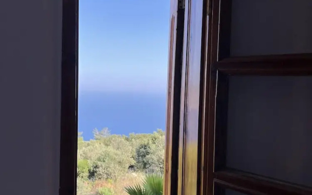 Private House With Pool and Sea View in Antalya