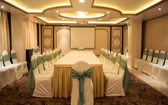 Royal Reve Hotel