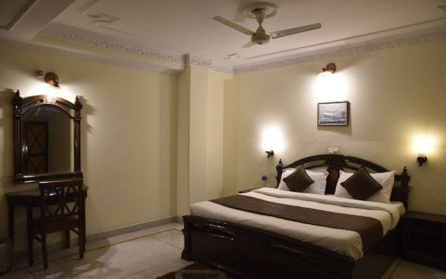 OYO 10432 Hotel Swaran Palace