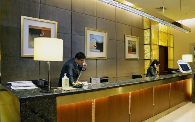 City Lake Hotel