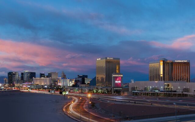 Staybridge Suites: Las Vegas - Stadium District by IHG