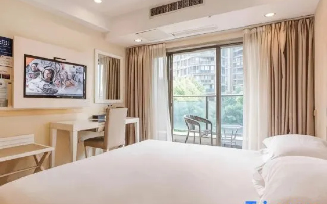 Elan Hotel