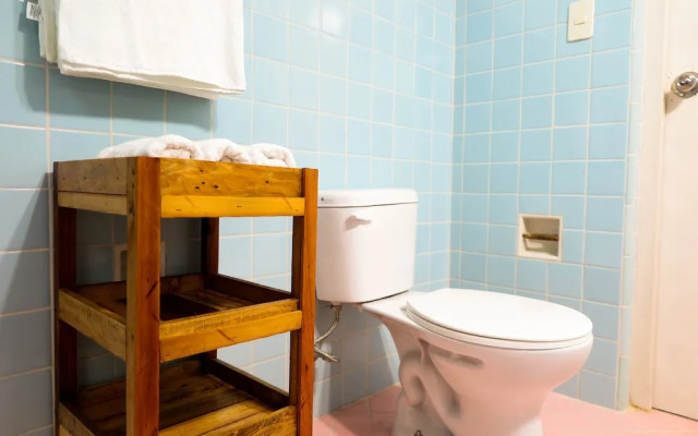 Bostoc, Knocking on Cuba