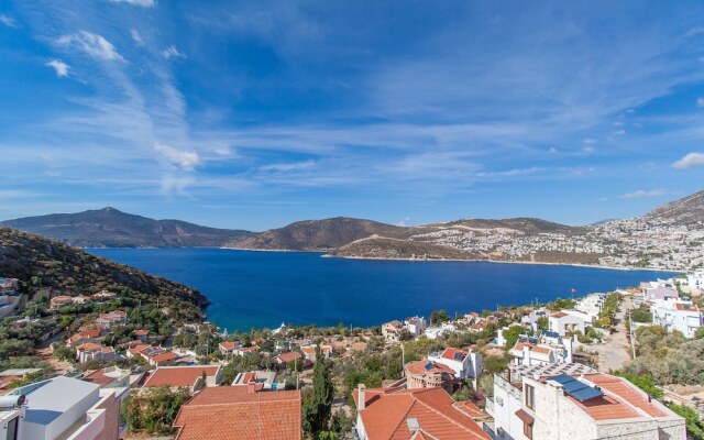 Villa Sezen by Akdenizvillam