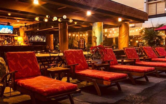 The Bamboo Waikiki 704