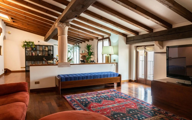 Prestigious Residence Brà with a turret overlooking Verona