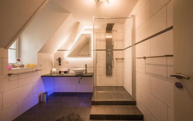 Max Aviation Villa & Apartments