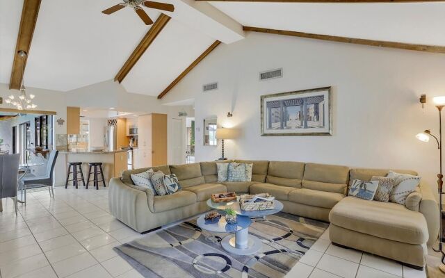 Waterfront Home on key lot With Pool/view of River