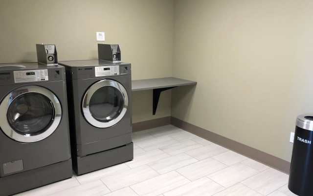 Holiday Inn Express & Suites Springfield North by IHG