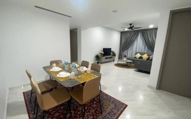 Eaton Residences KLCC by Luna