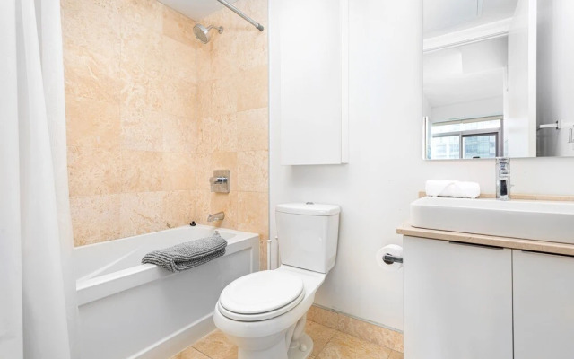 Downtown Toronto Condo near Scotiabank Arena
