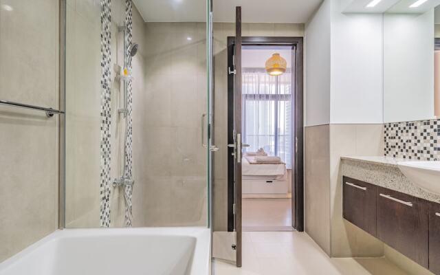 Charming Tropical Apartment Minutes To Dubai Mall