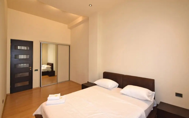 Spacious Apartment by Luxe Group TT606