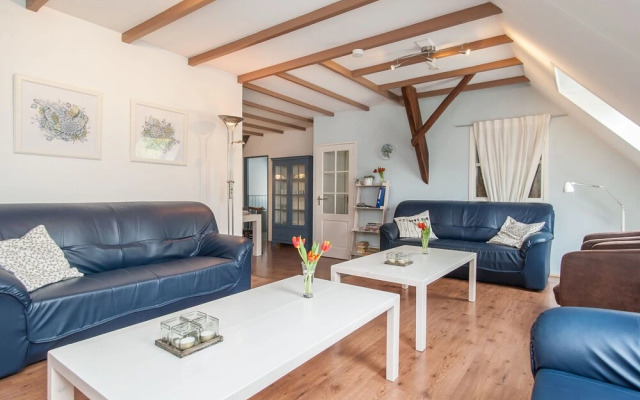 Inviting Farmhouse in 't Zand near Marine Museum