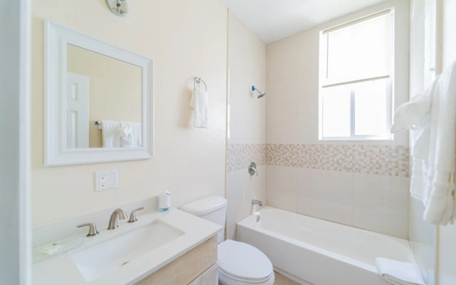 Le Bleu Bed and Breakfast