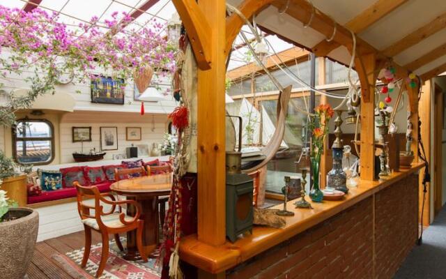 Captain's Place